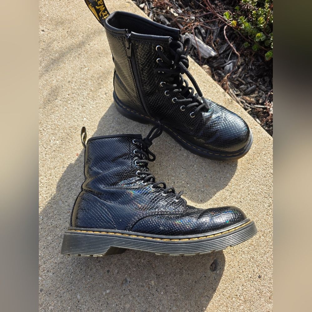 Dr. Martens Junior 1460 Reptile Emboss Lace Up Boots in Black Sz 6